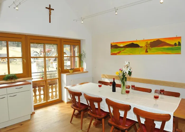 Gut Neusess مزرعة للإقامة *